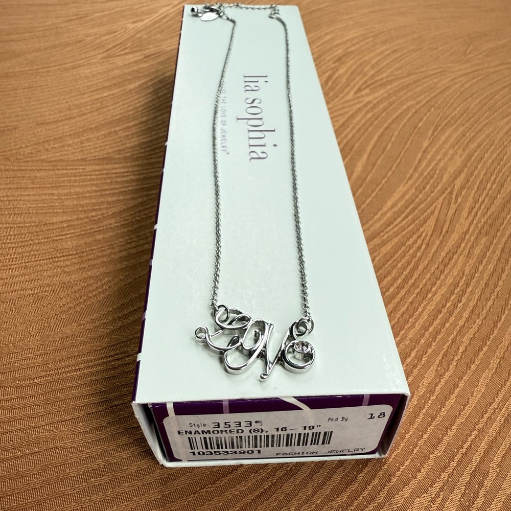 NIB Lia Sophia “Enamored” necklace